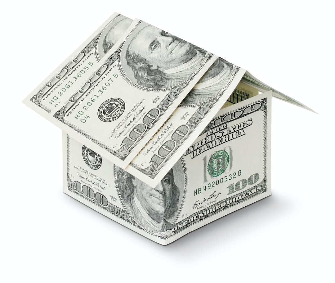 Кто платит риэлтору при продаже квартиры: продавец или покупатель?
